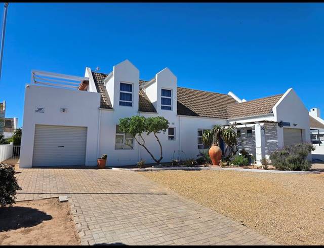 2 BEDROOM HOUSE FOR SALE IN GOLDEN MILE